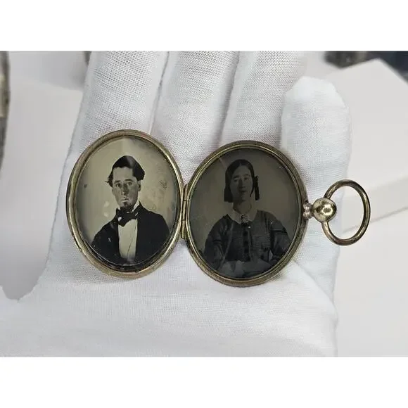 Antique Mid 1800s - American Locket (Male & Female Pictures - Treasure
